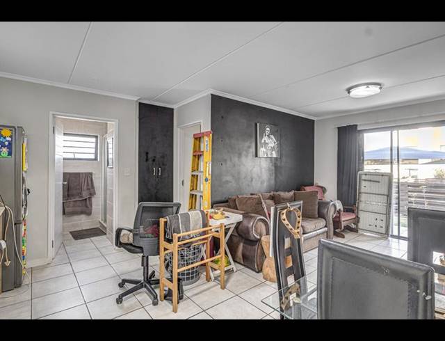 1 BEDROOM APARTMENT FOR SALE IN WITFIELD